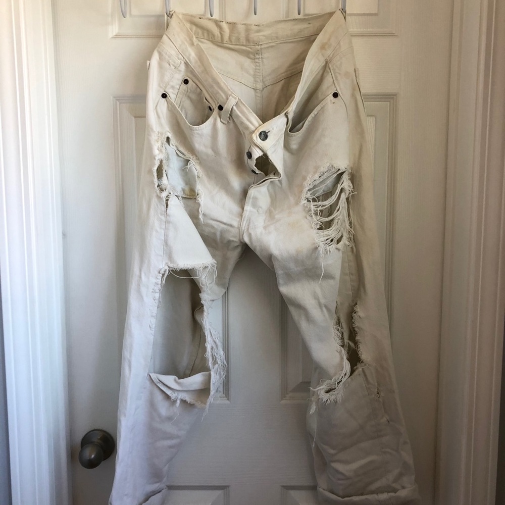 Oversized distressed boyfriend jeans